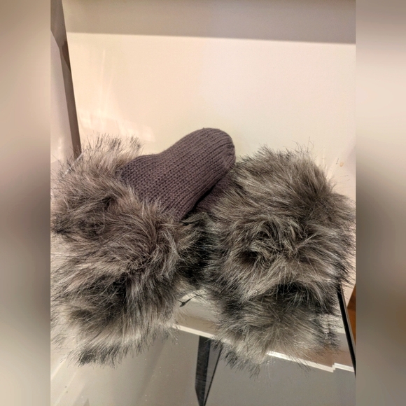 Indigo Fur Mittens - Picture 2 of 4